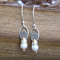 Silver with pearl earring Silver with pearl earring